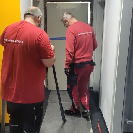 4,5to Tresor ausbringen, dieser wird anschließend von uns entsorgt